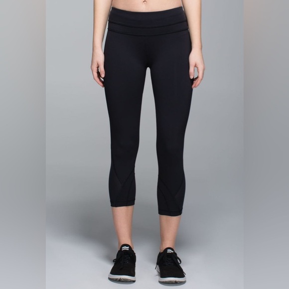 Lululemon Run: Inspire Crop II *Block-It Pocket in Black / Black - Picture 5 of 10